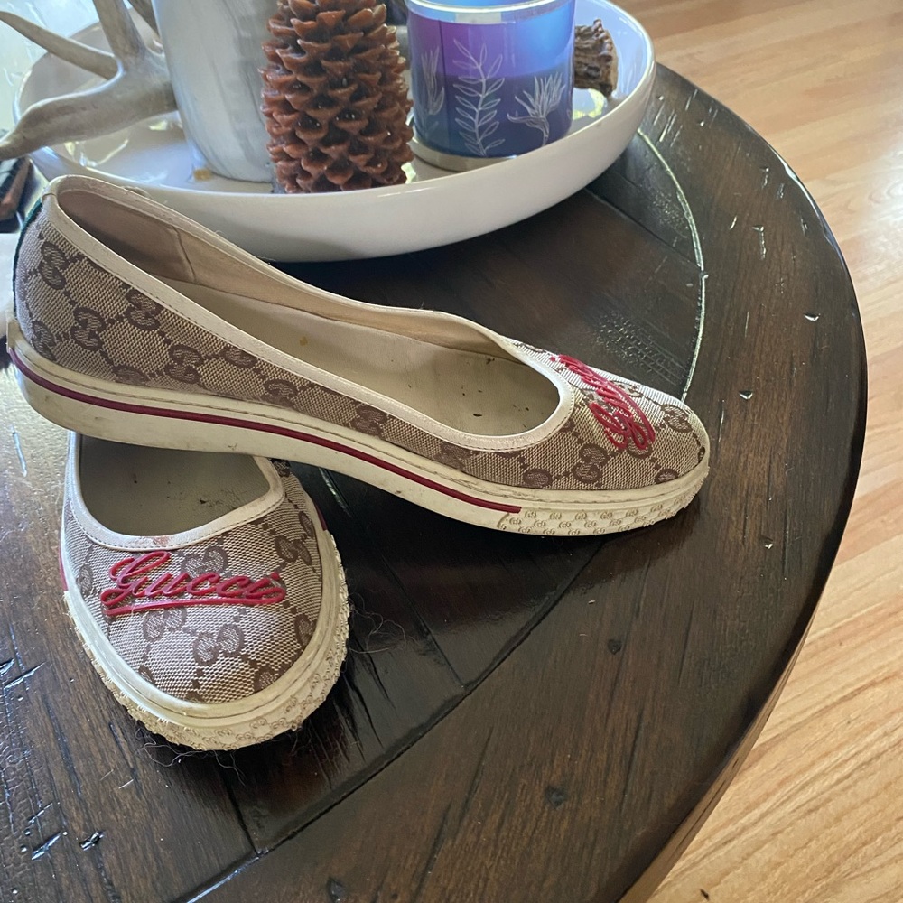 Gucci signature slide ons